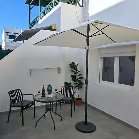 Modern With Sunny Terrace - Steps From The