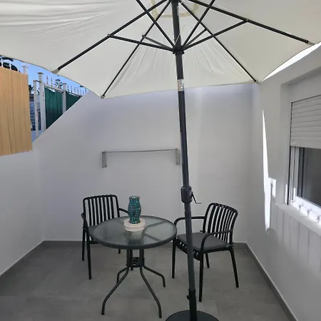 Modern With Sunny Terrace - Steps From The *