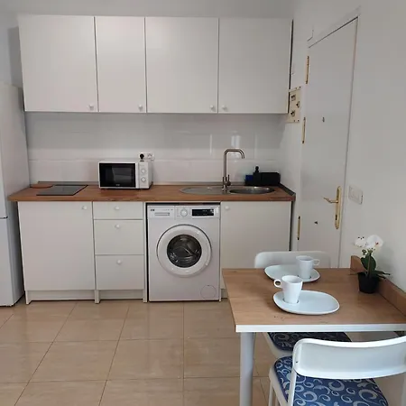 Modern With Sunny Terrace - Steps From The Appartement *