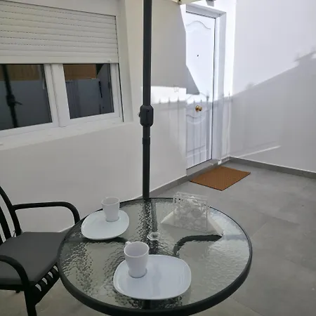 Modern With Sunny Terrace - Steps From The Apartament *