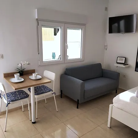 Apartament Modern With Sunny Terrace - Steps From The Puerto del Carmen (Lanzarote)